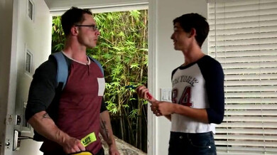 Tipo con occhiali ama il cazzo