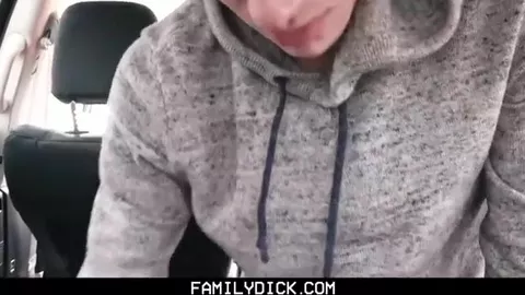 Comido pelo padrasto no carro