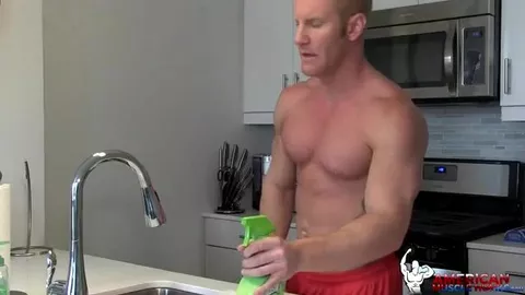 Muskel-Hottie im Jockstrap richtig heiß