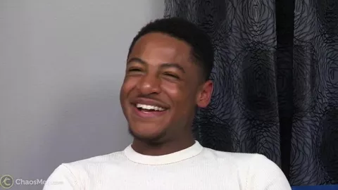 Homme noir hétéro passe un casting gay