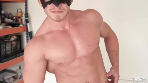 Amateur : branlette torride dans son garage.