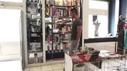 Un exhibitionniste se masturbe au sexshop