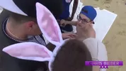 Chris surprend des mecs en train de passer un bon moment, et décide de se joindre à eux