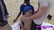 Chris surprend des mecs en train de passer un bon moment, et décide de se joindre à eux