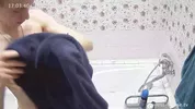 Hetero cachondo grabado a escondidas pajeándose en la bañera