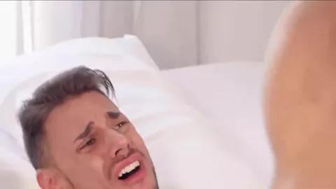 Sesso appassionato tra uomini muscolosi