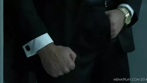 Schwules Trio im Anzug