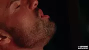 Aperitivo in un bar gay