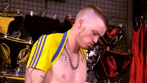 Défonce CUIR & SM au sexshop gay