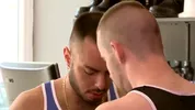 Sfonda di CUOIO & BDSM al sex shop gay