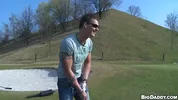 Bareback-Sex auf dem Golfplatz
