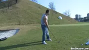 Bareback-Sex auf dem Golfplatz
