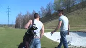 Bareback-Sex auf dem Golfplatz