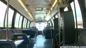 Interracial Sex im Bus