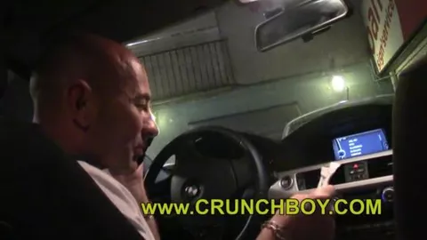 Jess Royan se fait baiser par la grosse bite du serveur du resto