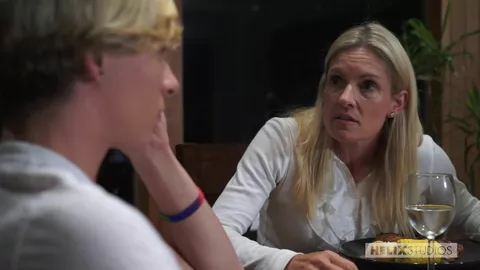 Gay jovem acordado pelo vizinho