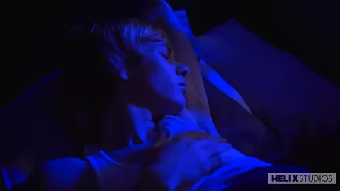 Joven gay despertado por su vecino