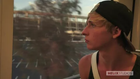 Twink afeminado levado de porra