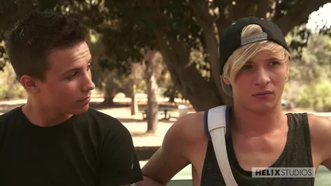 Femmer Twink wird mit Sperma vollgepumpt