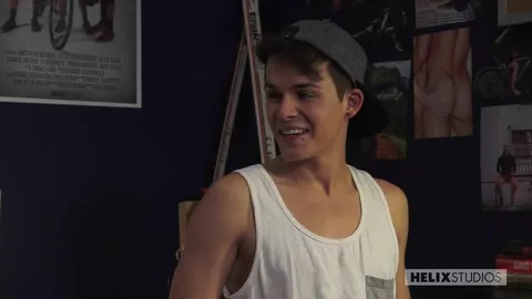 Il ne résiste pas à son pote en jockstrap