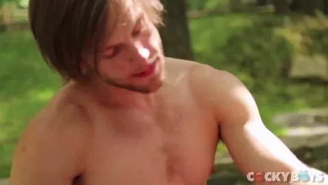 Tayte Hanson come Dillon Rossi