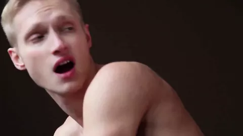 Angel Cruz baise Max Carter!