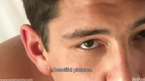 Beau gosse monté comme un dieu