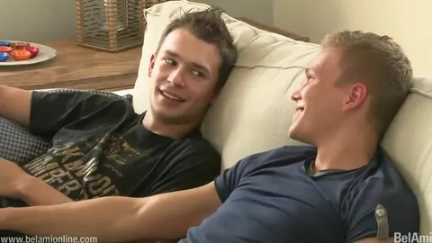 Biondo superdotato spacca quel buco