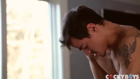 Levi Karter come um jovem gostoso