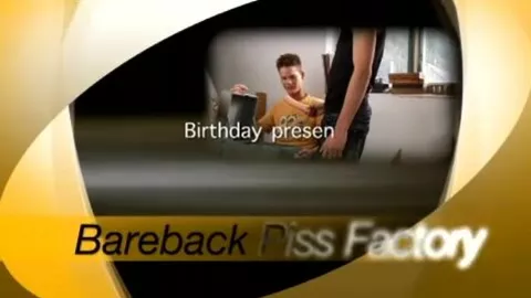 Bareback et pisse sur la gueule