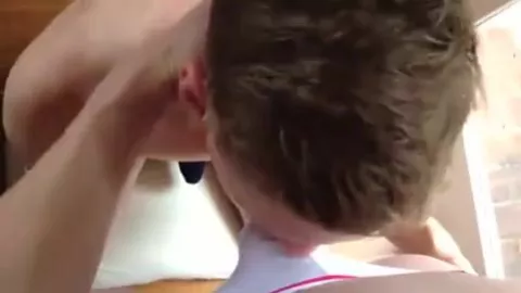 Un daddy se fait pomper par un minet et filme en GoPro