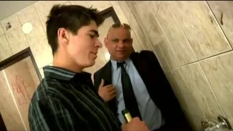 Un plan cul dans les chiottes