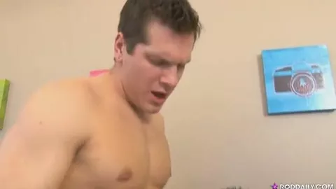 Il chauffe son colocataire