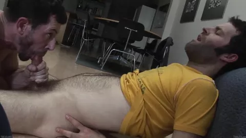 Blowjob-Nummer zwischen zwei sehr alternativen Typen