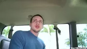 Artiste de Miami chope du cul sur le BaitBus