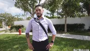 Latino-Geschäftsmann enttarnt — Aaron Perez & Luis Logan