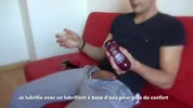 Fabian teste un masturbateur vibrant et jouit sans les mains