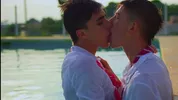 Scopata sensuale a bordo piscina — Danny Delano, Nathan Luna