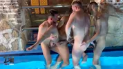 Orgia gay na piscina