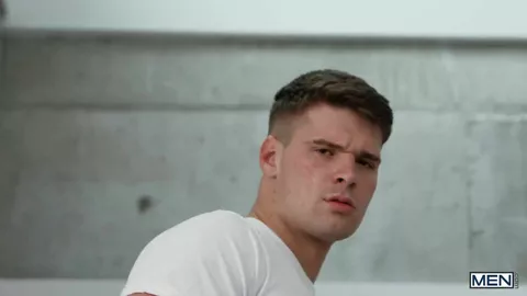 Top caliente haciendo breeding a un pasivo rubio