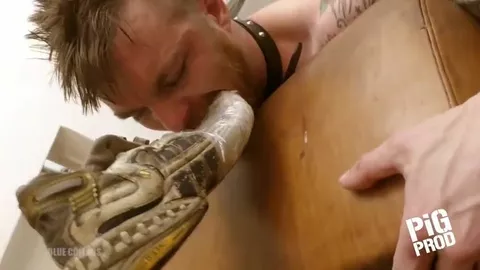 Dominato, scopato e pisciato addosso