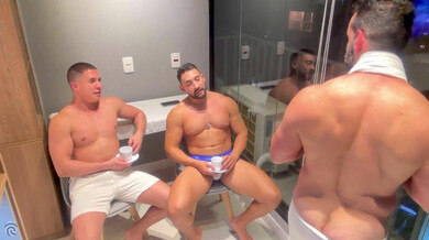 Threesome di palestrati