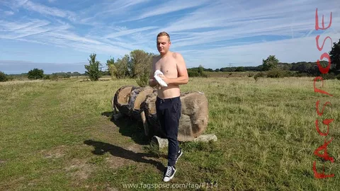 Arnoud dos Países Baixos - sessão fotográfica ao ar livre para Fagspose F114