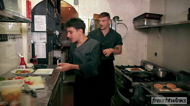 Gangbang entre chicos en un restaurante