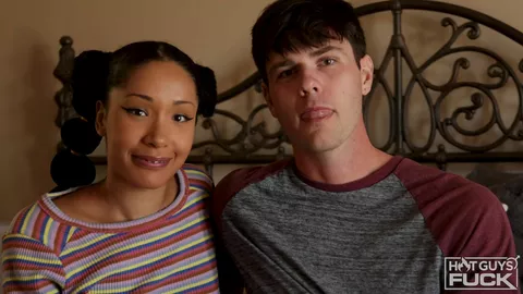 Rylee Banks recibe rimming y ordeño de Jenna Beck — Piscina de lefa encima