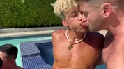 Orgie interracial à la piscine