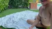 Orgie interracial à la piscine
