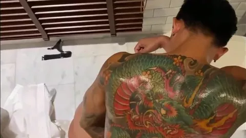 Un affascinante uomo cinese