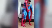 Superman scopa l'Uomo Ragno
