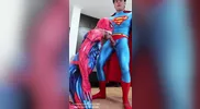 Superman scopa l'Uomo Ragno